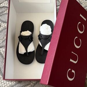 New in box authentic Gucci shoes horsebit thong sandals womans size 4 black